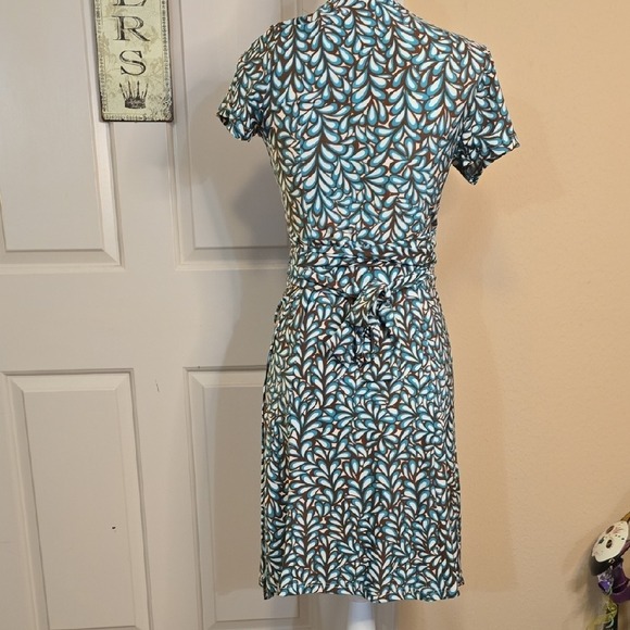 Diane von Furstenberg Silk Wrap Dress Leaf Print Teal Brown Short Sleeve Size 2 - Picture 4 of 6